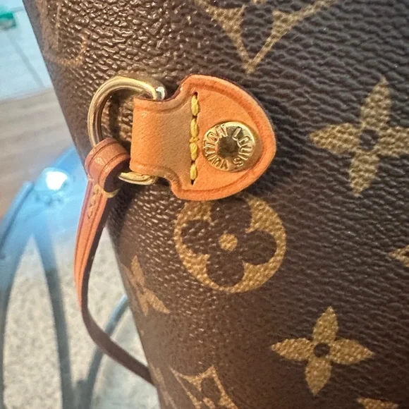 ❌SOLD❌AUTHENTIC Louis Vuitton Monogram Canvas with Gold Hardware - Picture 7 of 16